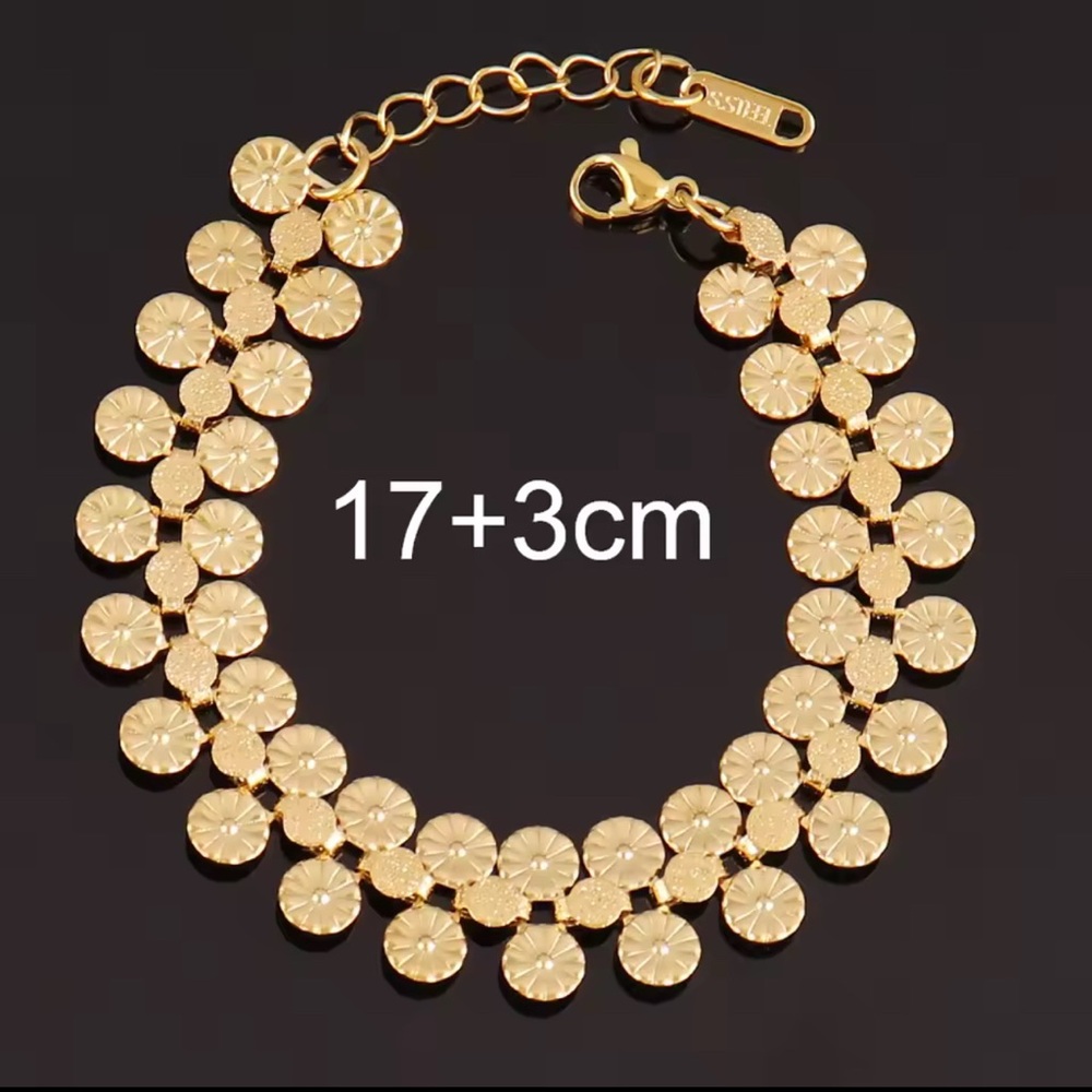 Elegant Gold Floral Bracelet - Picture 3 of 5